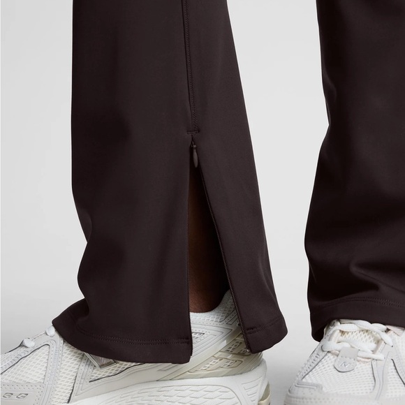 Brand New (with tags) Beyond Yoga Fleece Lined Pacer Flare Pants - Picture 3 of 3